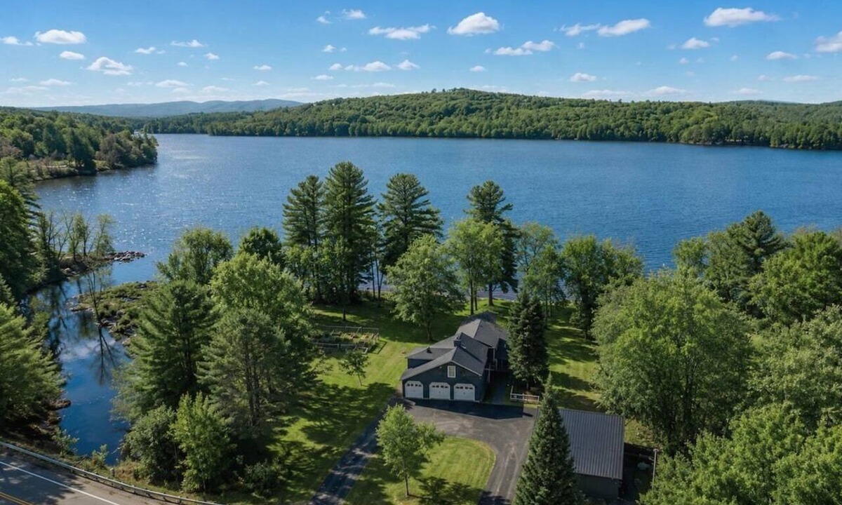 Harrison House | Private Beach! Kayak, Swim, Fish! Hot Tub, Sauna & Boat Dock. Year-Round Fun!