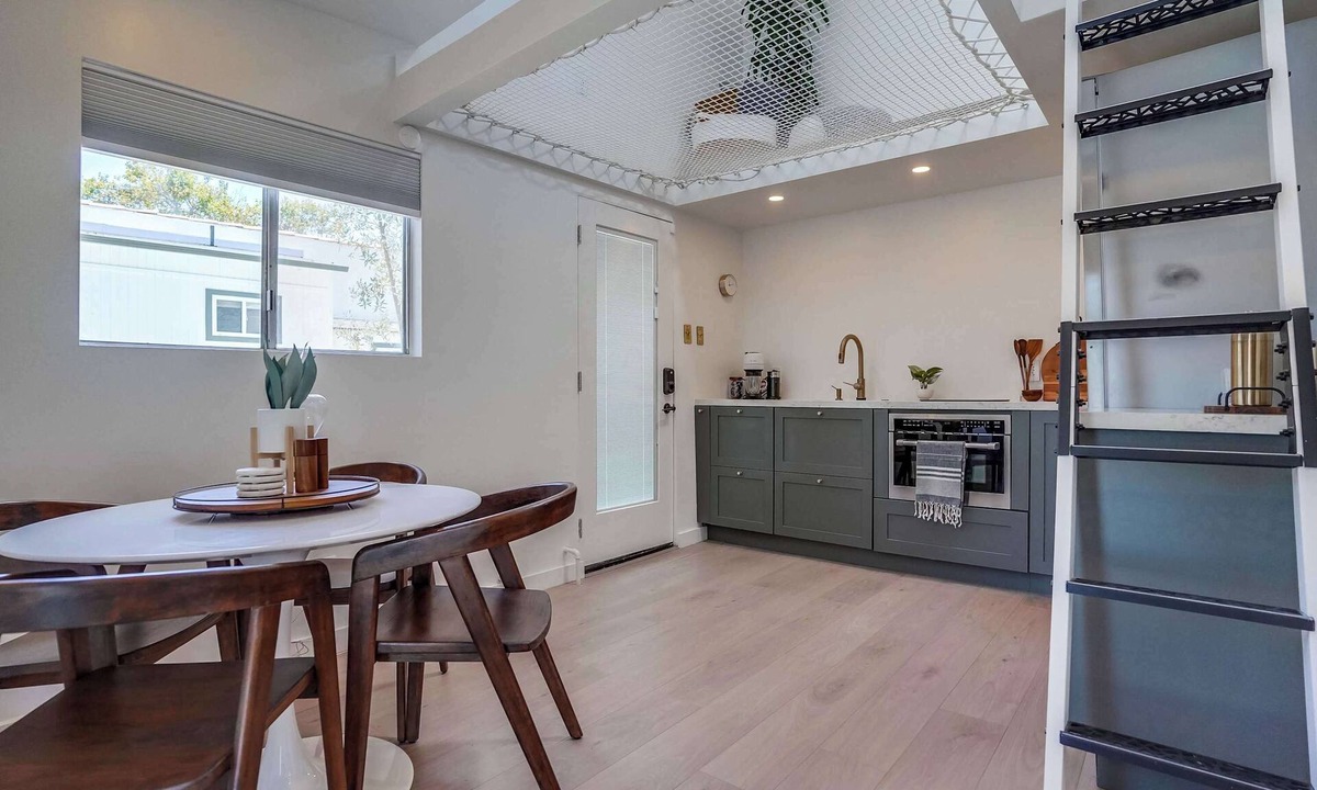 Melrose House | Private Not-So-Tiny Home - Yard & Dogs OK