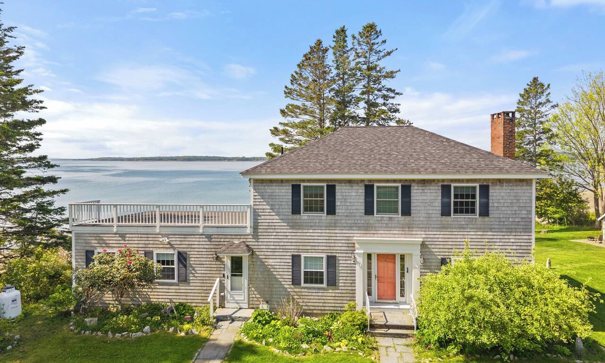 Brooklin House | Private Oceanfront Oasis 4-bedroom house in Brooklin perfect for your getaway