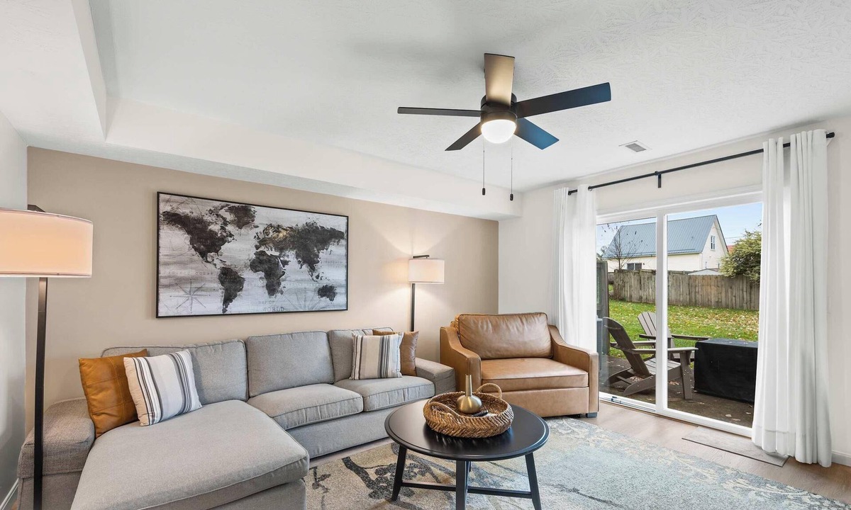 Dry Ridge House | Private Parking, Fire Ring, King Beds - Near Ark!