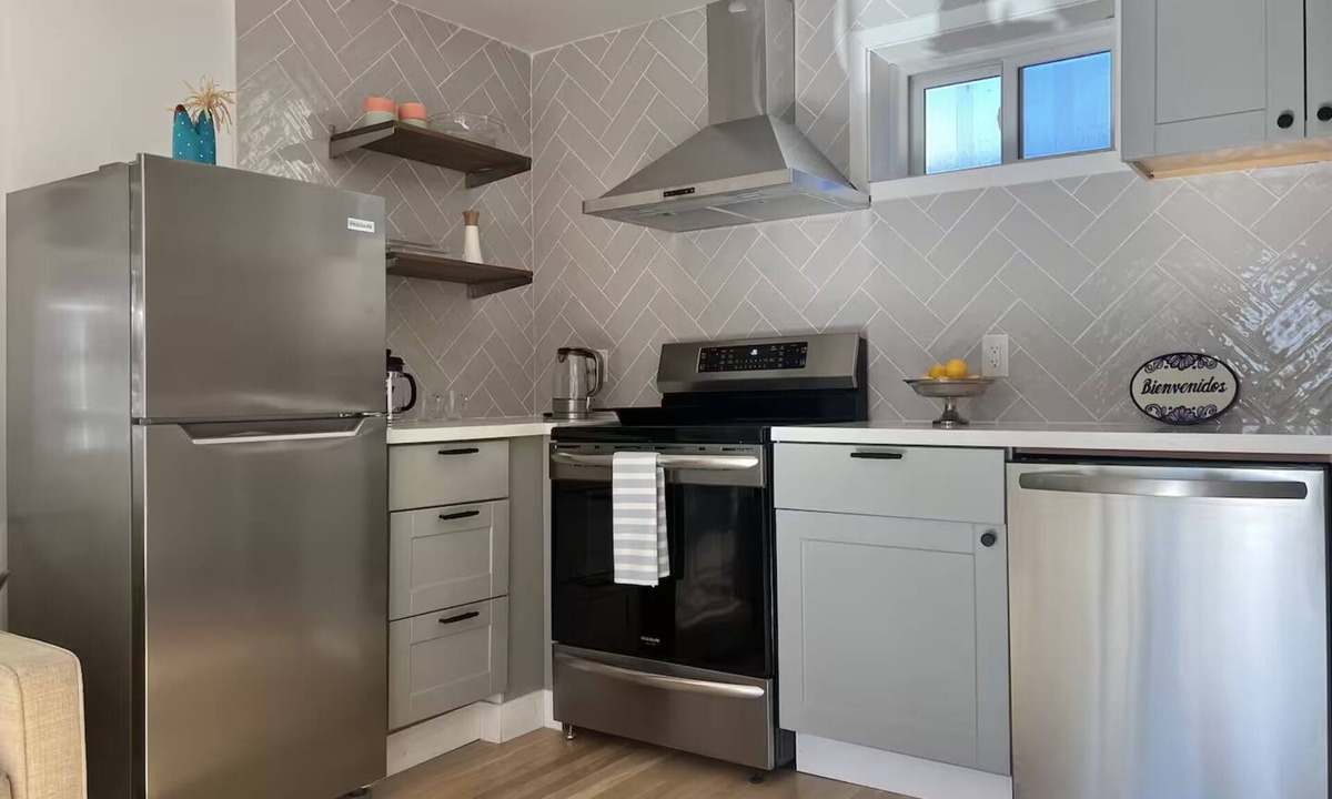 Crocker Highlands Cottage | Private, remodeled cottage with modern amenities in desirable Crocker Highlands