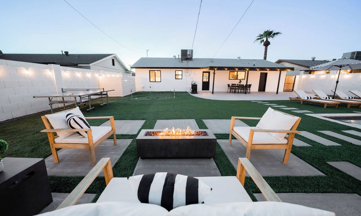 Cox Heights House | Putting Green + Cornhole + Grill + Fire Pit | Old Town Scottsdale | Sun & Social