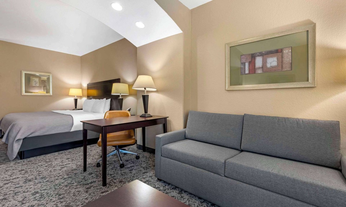 Groesbeck Hotel | Quality Inn & Suites Groesbeck North