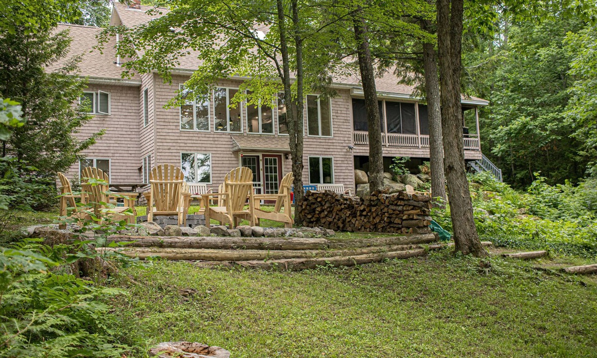 Oakland House | Quiet, 6 bedroom 4 bath Lakefront home, private sandy beach, near Colby College