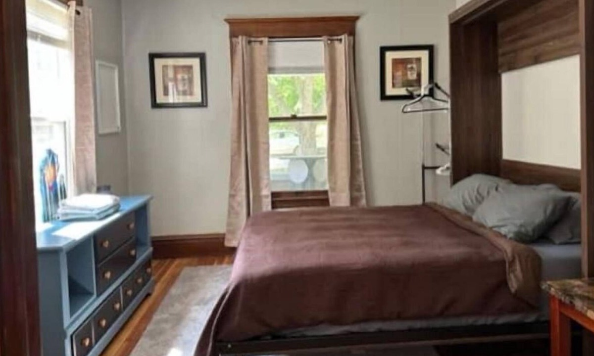 Midtown House | Quiet, Comfortable, Close.