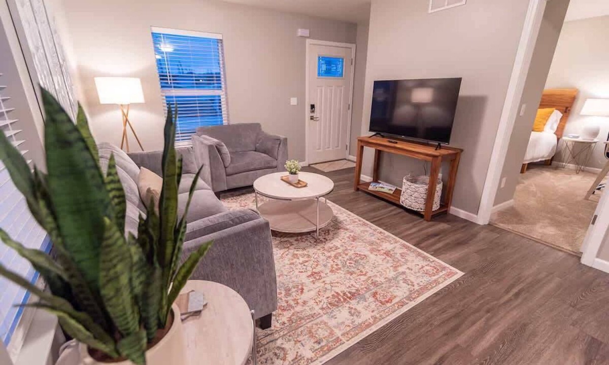 Meadow Lakes House | Quiet & Private! 2BD w/Laundry and Full Kitchen