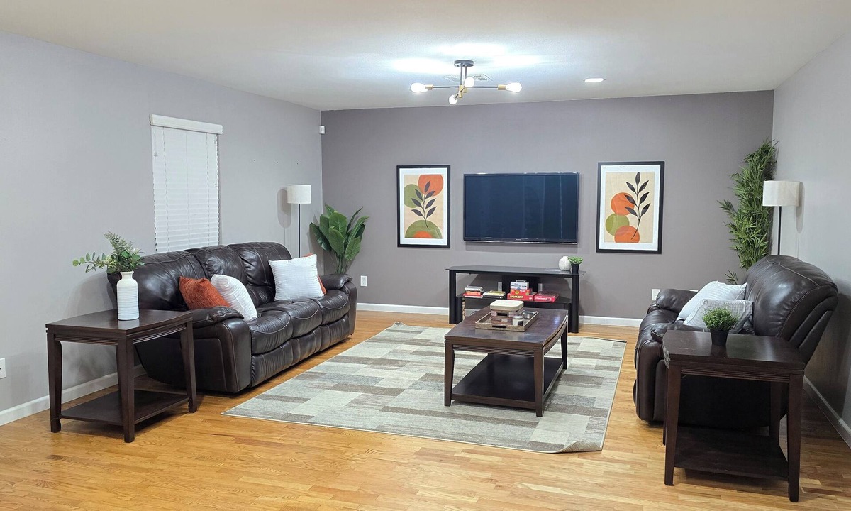 Westbury House | Quiet, spacious home close to NRG, Galleria, Minute Maid, Rodeo!