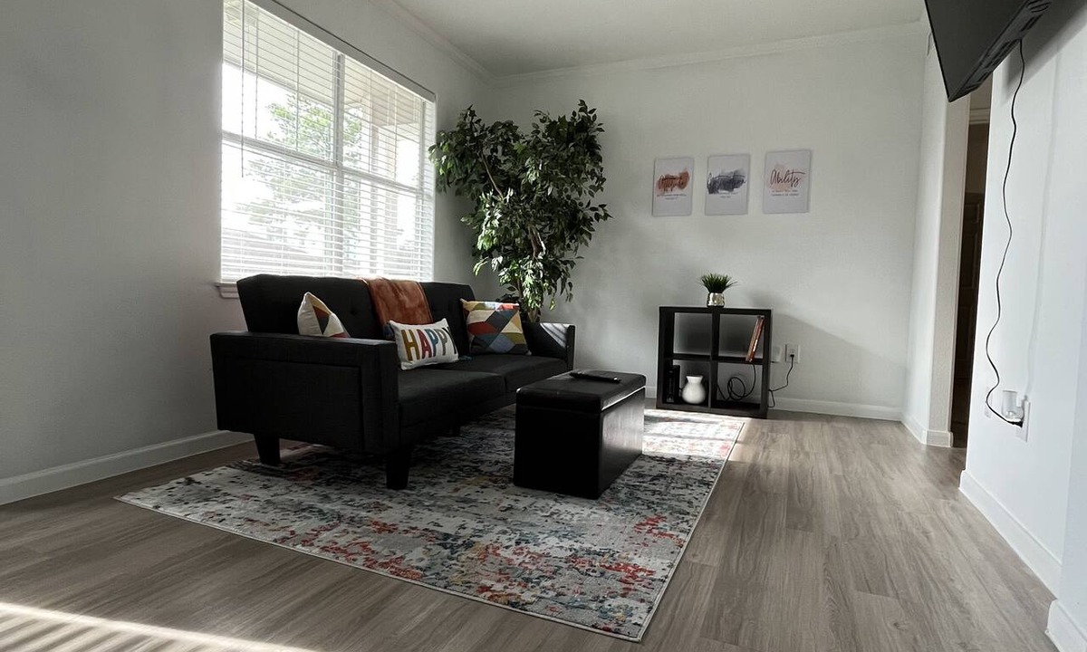 Spring Apartment | Quiet Stay Near ExxonMobil & St. Luke’s Hospital
