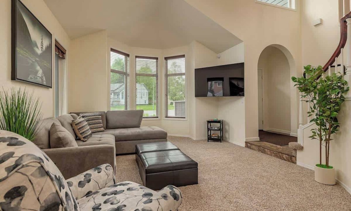 Northeast Anchorage House | Rare Find - Entire Home 4BDR Family Neighborhood