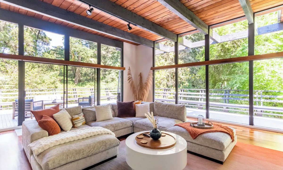 Redwood City Villa | Redwood Retreat Walk to Mountain Terrace and Alice’s Restaurant