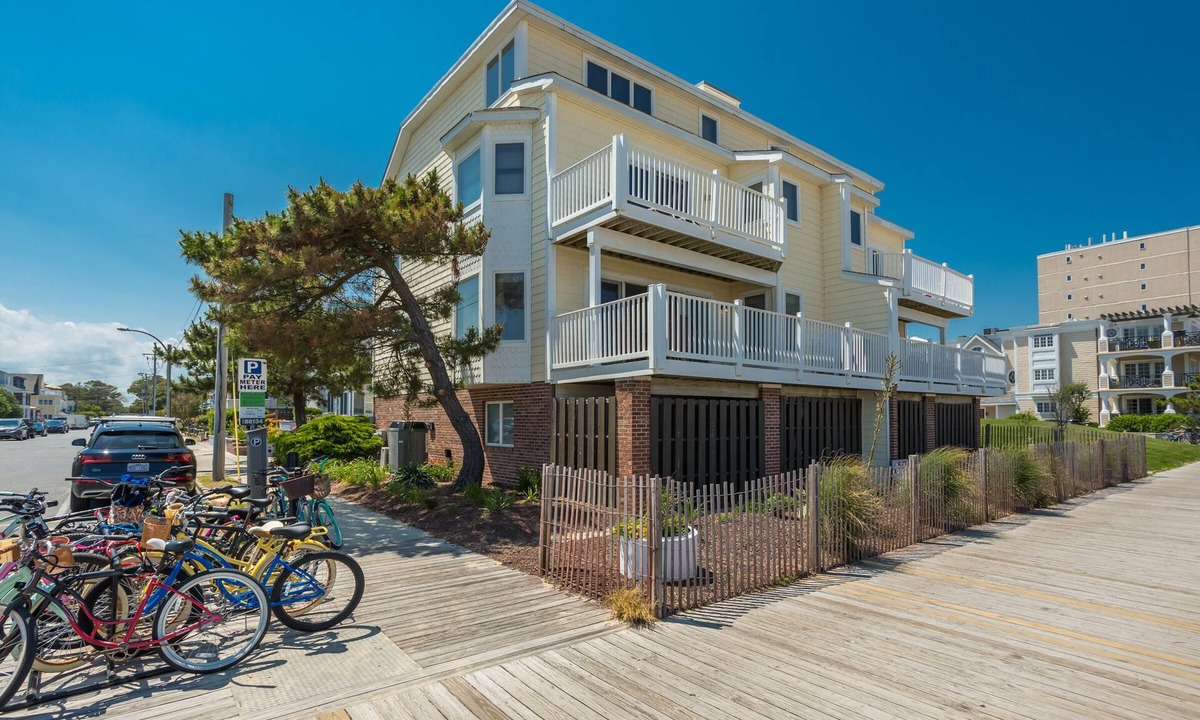 South Rehoboth House | Rehoboth Beach Ocean Front Dog Friendly Sleeps 12