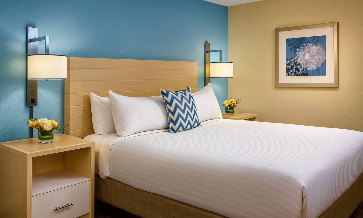Blue Ash Hotel | Relaxation in Cincinnati! 2 Units & 2 BR each w/Free Breakfast | Seasonal Pool