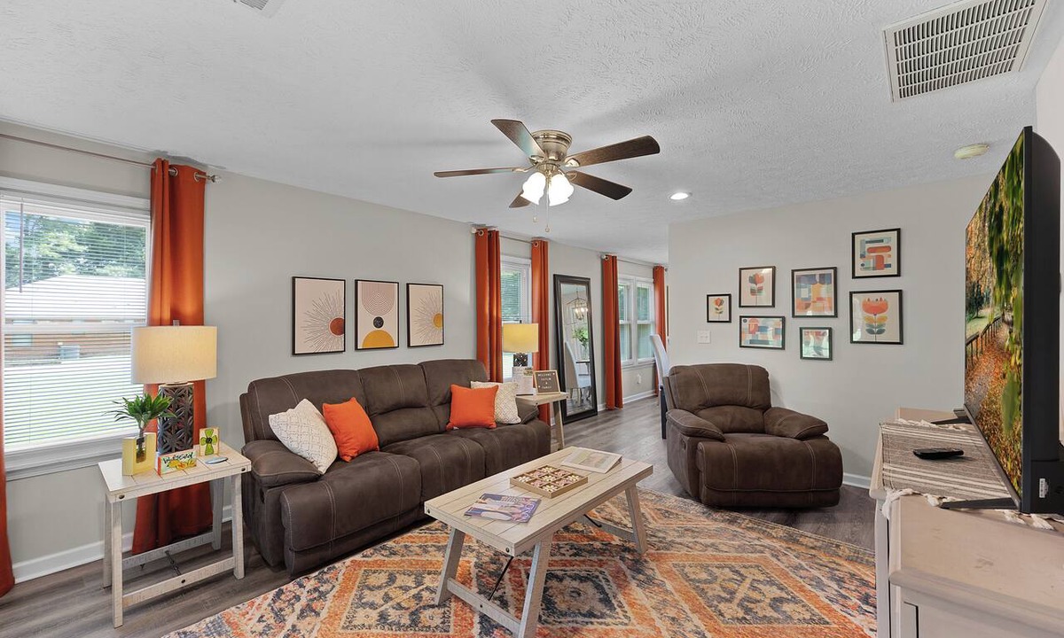 Jackson House | Relaxing 2BR 1BA Townhome Loaded Amenities Central Location Near I-40