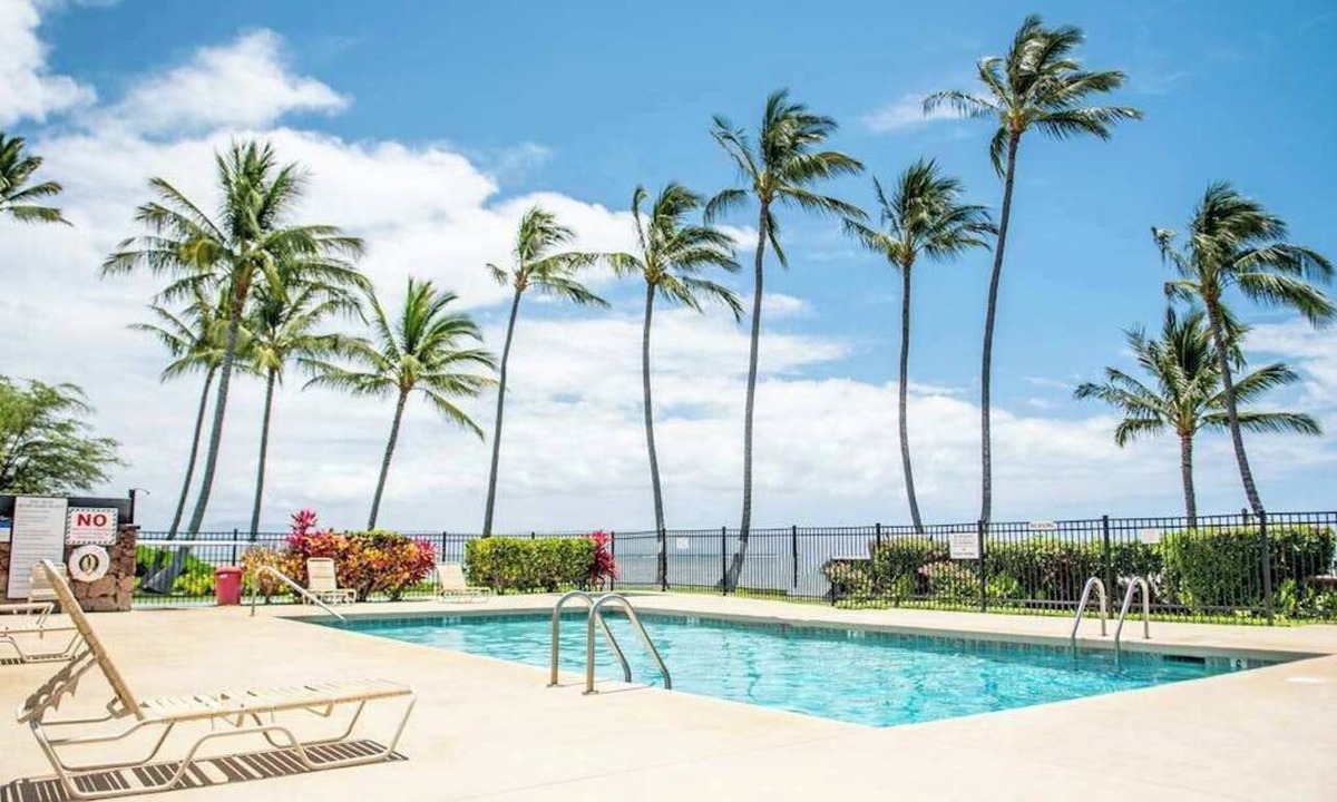 Kaunakakai Condo | Remodeled Molokai Condo with Ocean Views, WiFi, Pool & Grills