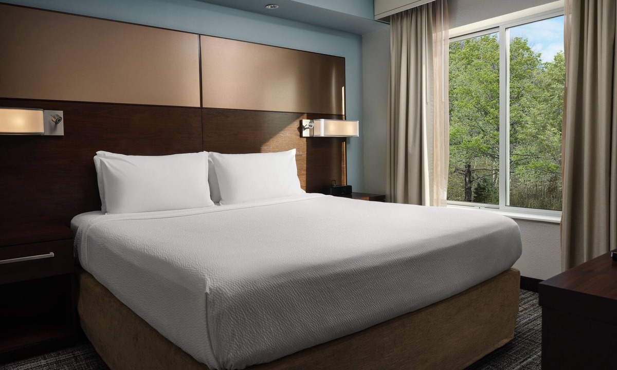 East Paris Hotel | Residence Inn by Marriott Grand Rapids Airport