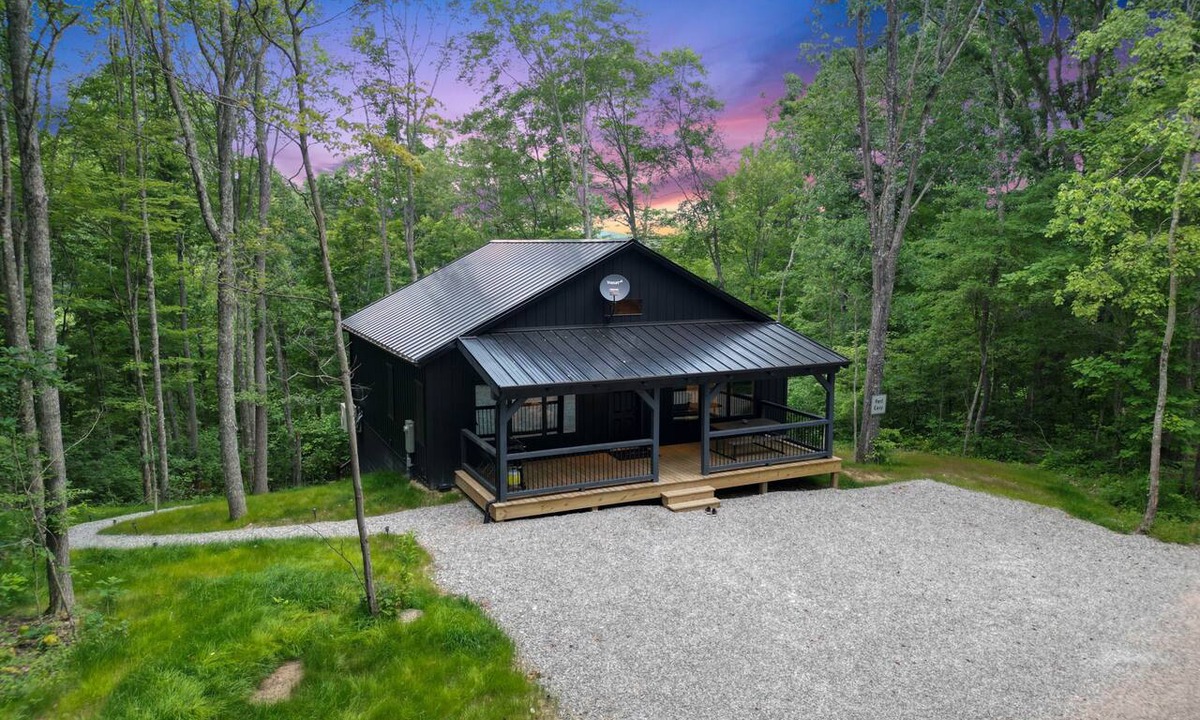 McArthur Cabin | Rest Easy | Hocking Hills, Modern Cabin, Hot Tub