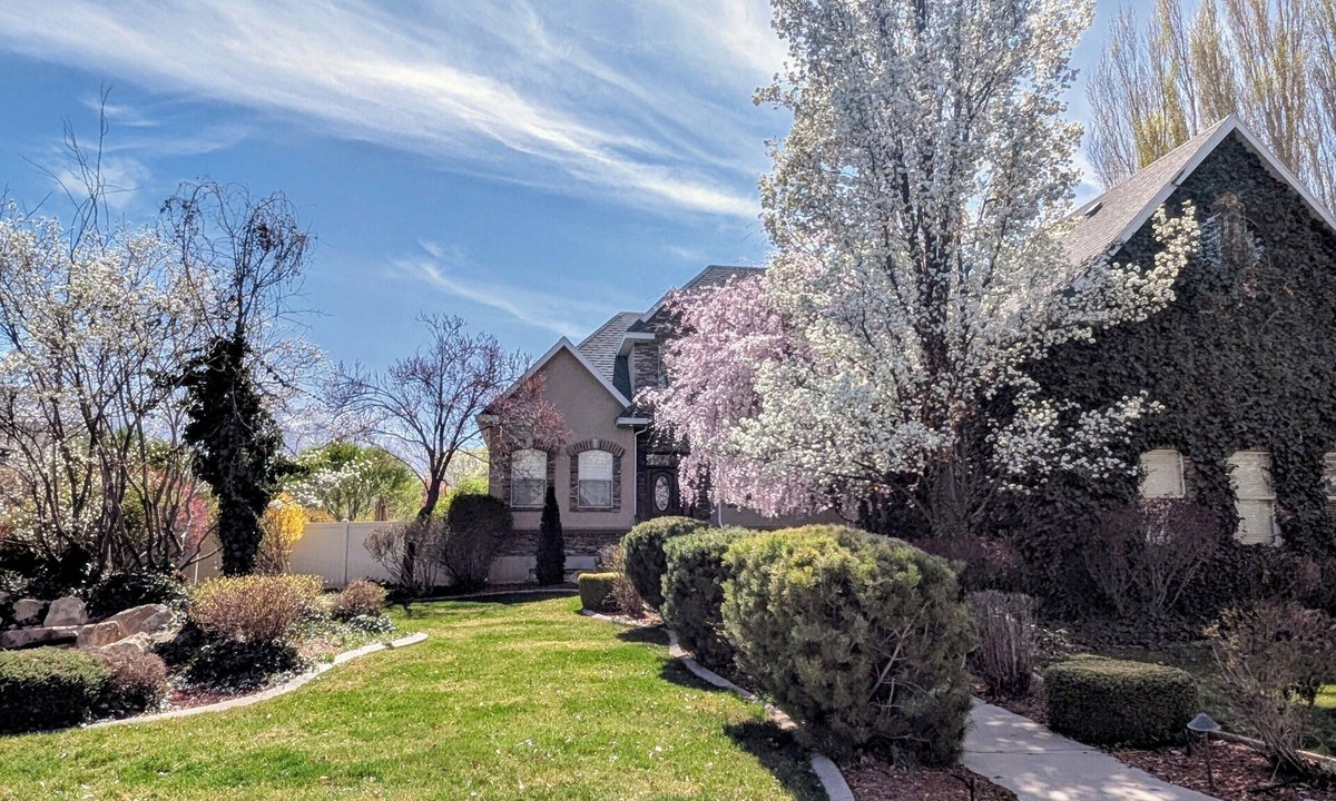 Spanish Fork House | River House - Entire 6-bedroom home near the SF River trail