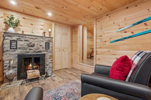 Bethlehem House | Riverfront Retreat in the White Mountains - 3BR Cozy Escape Near Ski & Hike