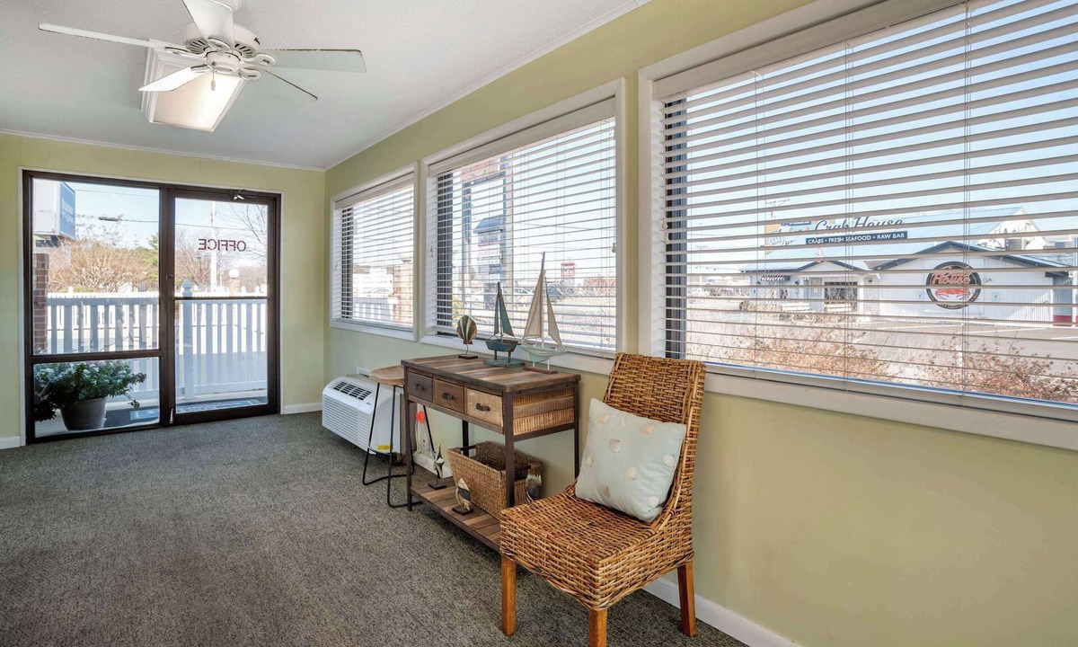 Rehoboth Beach Hotel | Rodeway Inn & Suites Rehoboth Beach