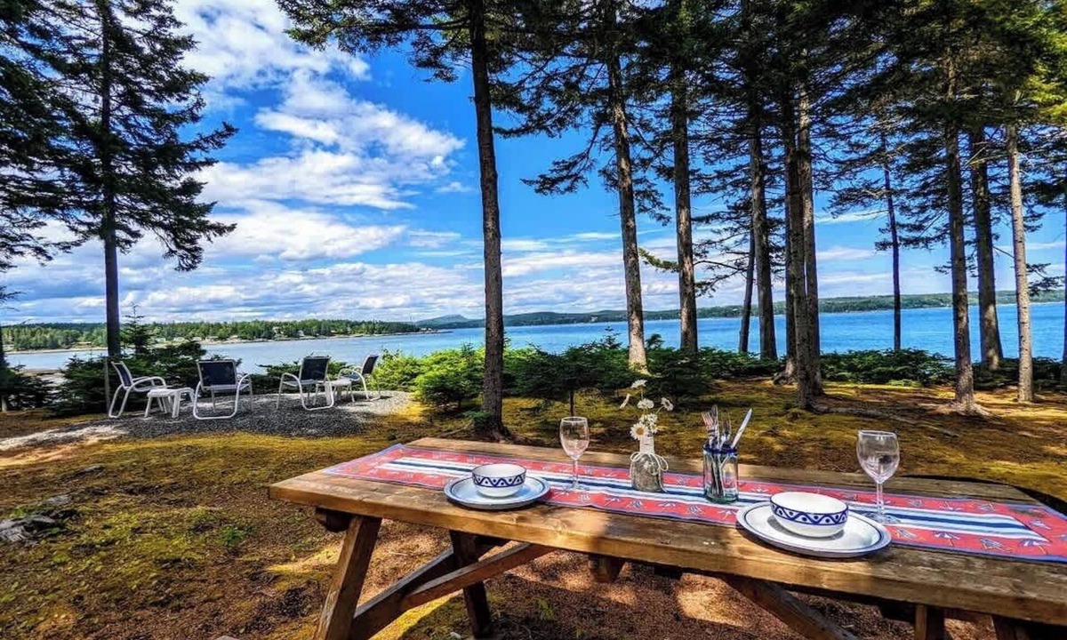 Hancock Point House | Romantic Waterfront Cottage w/Private Beach & Fire Pit