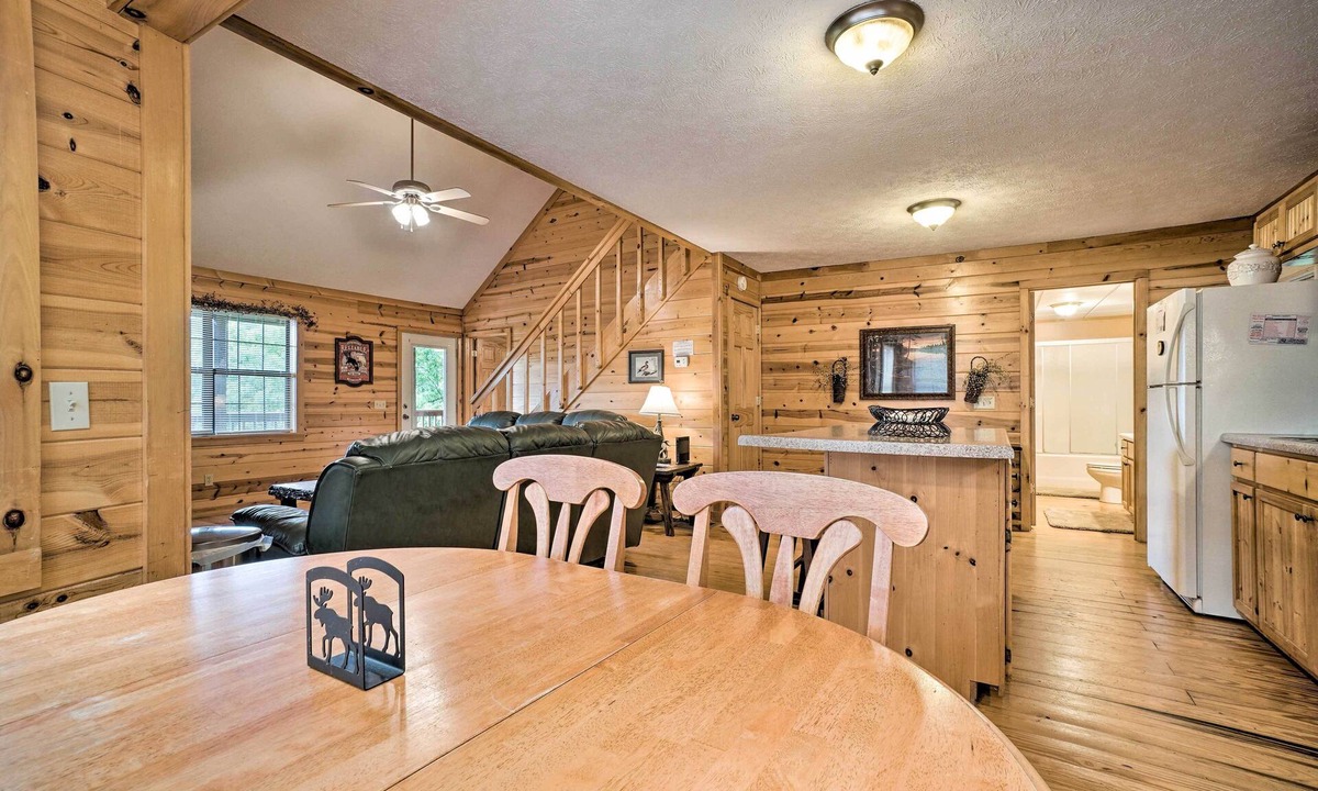 Young Harris Cabin | Rustic Young Harris Cabin w/Fire Pit & Views
