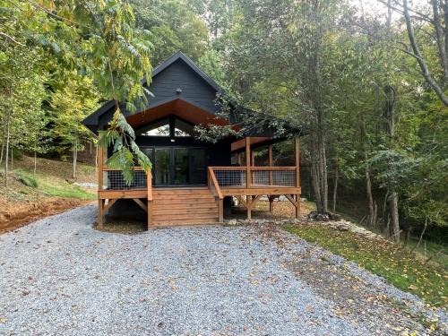 Burnsville House | Ruth's Place Tiny Home Retreat 1 mile to town