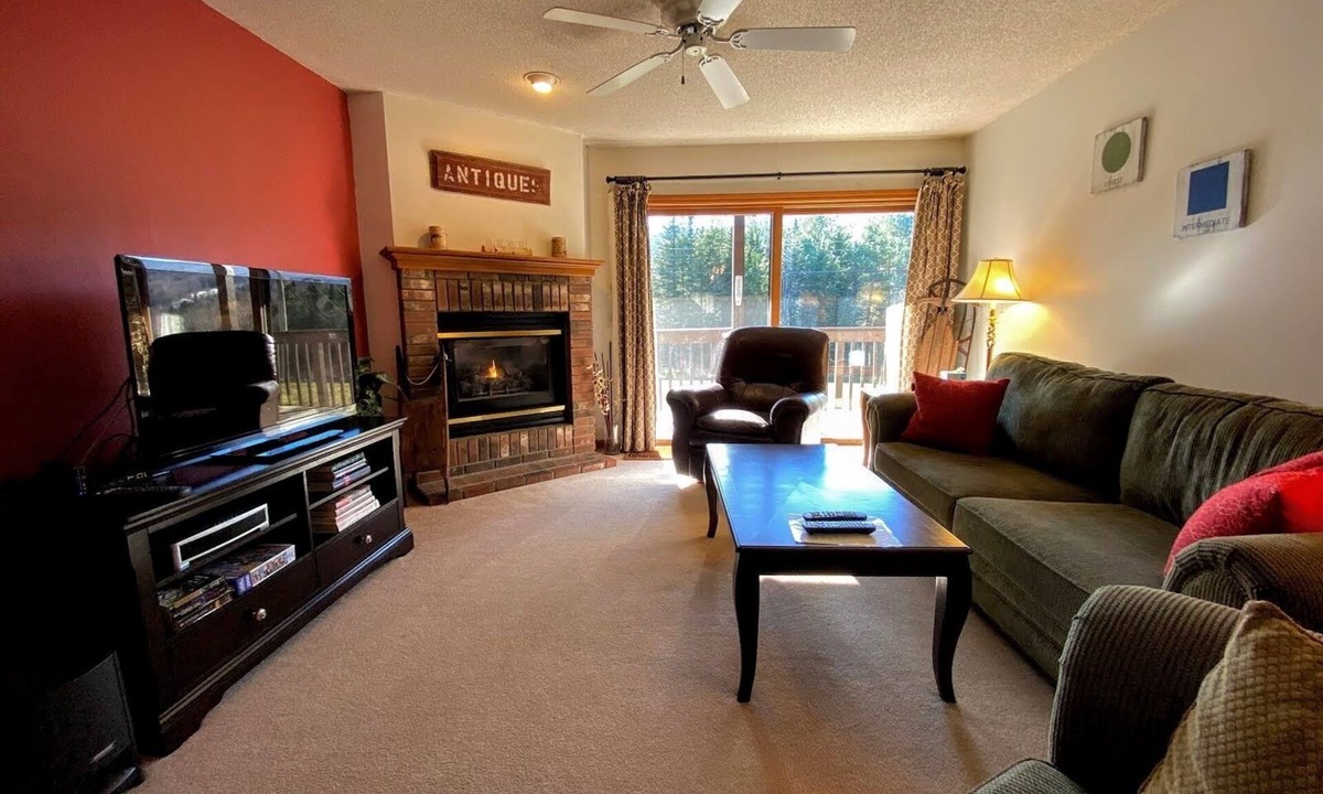 Carroll Condo | S4 Ski Slope Views! Bretton Woods condo with easy access to Mt Washington, Skiing, Dog Friendly!