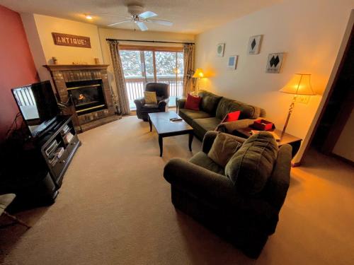 Carroll Apartment | S4 Ski Slope Views Bretton Woods condo with easy access to Mt Washington Skiing White Mountains