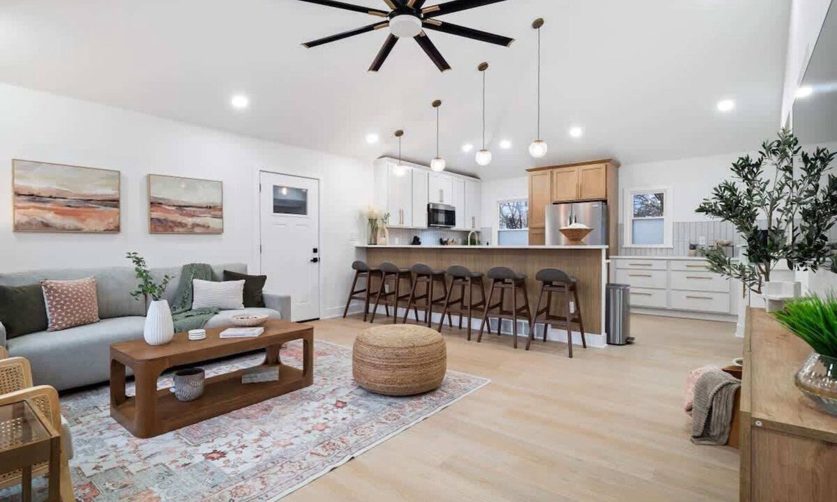 Cuyahoga County House | Sauna - 2 Kings - Sleeps 8 - Near Cleveland