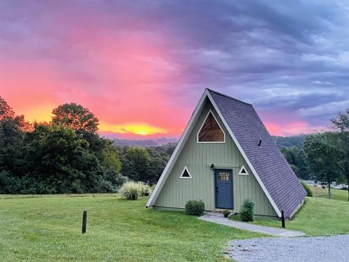Makanda House | Scenic 2BR A-Frame w Hot Tub & Views