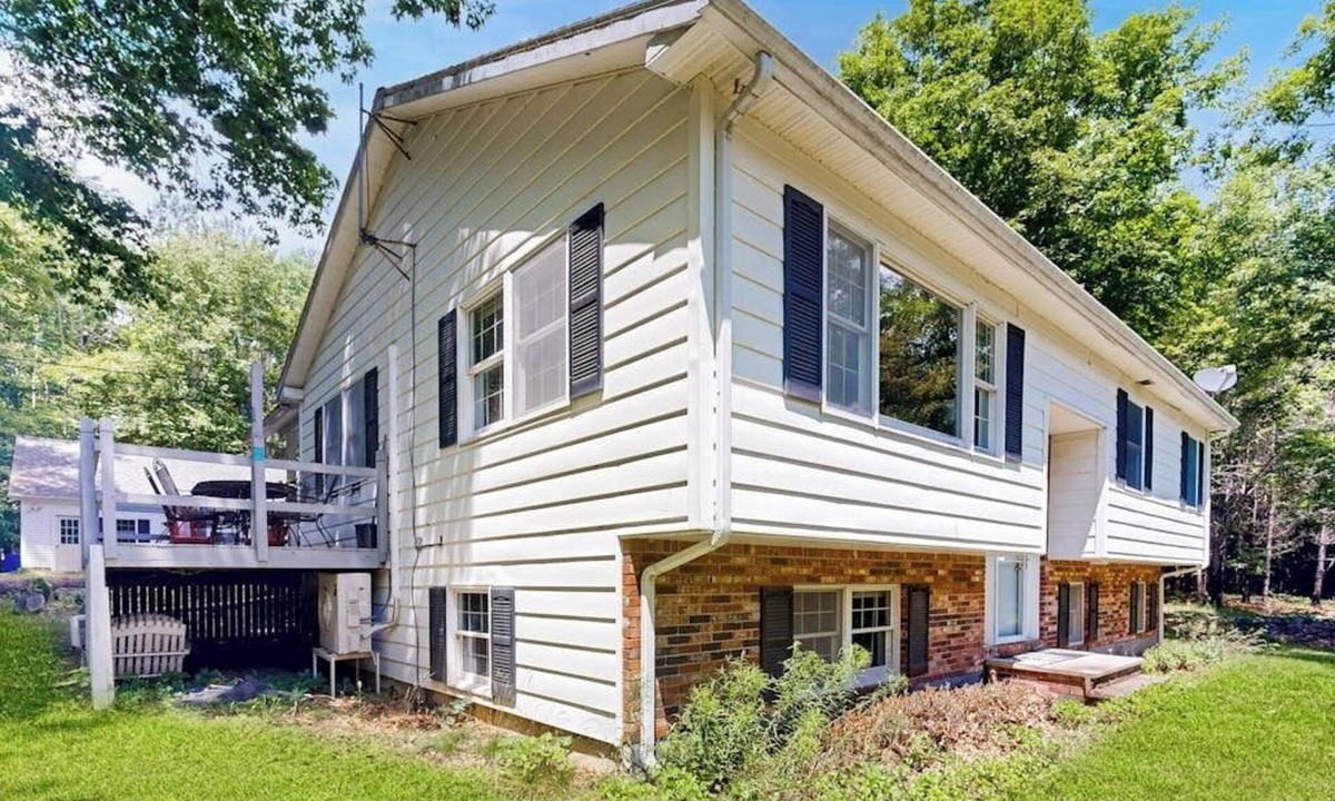 Readfield House | Secluded escape with three beaches, lake access, grill & fast WiFi - dogs OK
