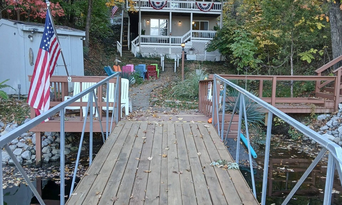 Goreville Ski Chalet | Secluded Lakefront, private dock, kayaks, paddle boards, couples/family retreat