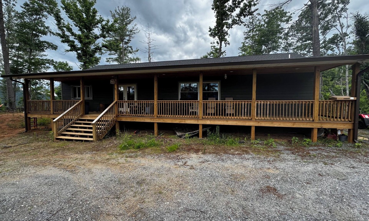 Marion House | Secluded Mountainside 3 Bedroom Home