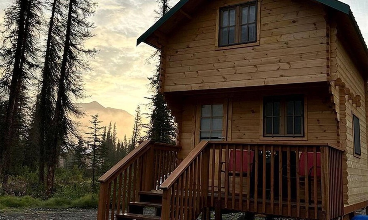 Denali Cabin | Secluded, Pet Friendly Cabin near Denali National Park with Mountain and Lake Views, Perfect for an Alaskan Escape