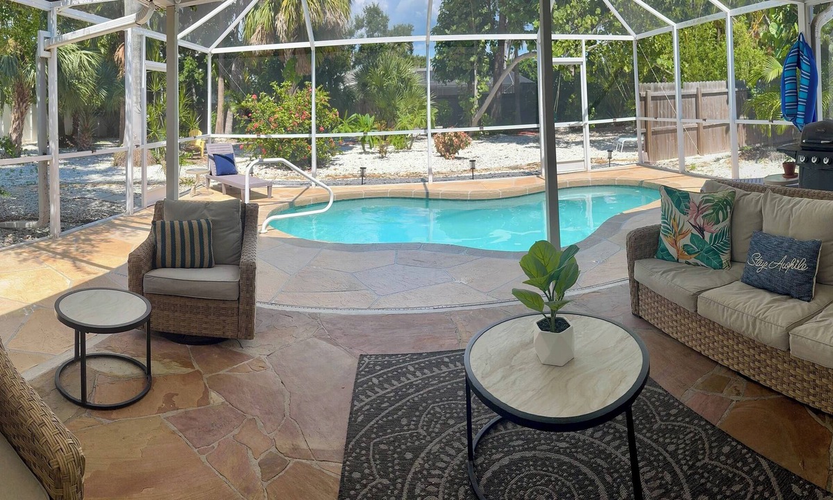 Sarasota House | Serene yard and pool, 1 mile to beach, pets OK, patio TV, Kayaks
