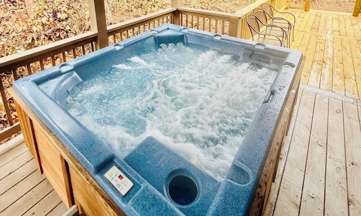 Weaverville House | Serenity Views Comfort - Hot Tub, Sunsets, King Suite, Chef's Kitchen, Dogs!