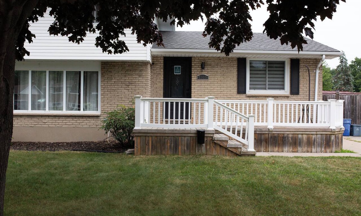 Sarnia House | Severin Poolside Retreat