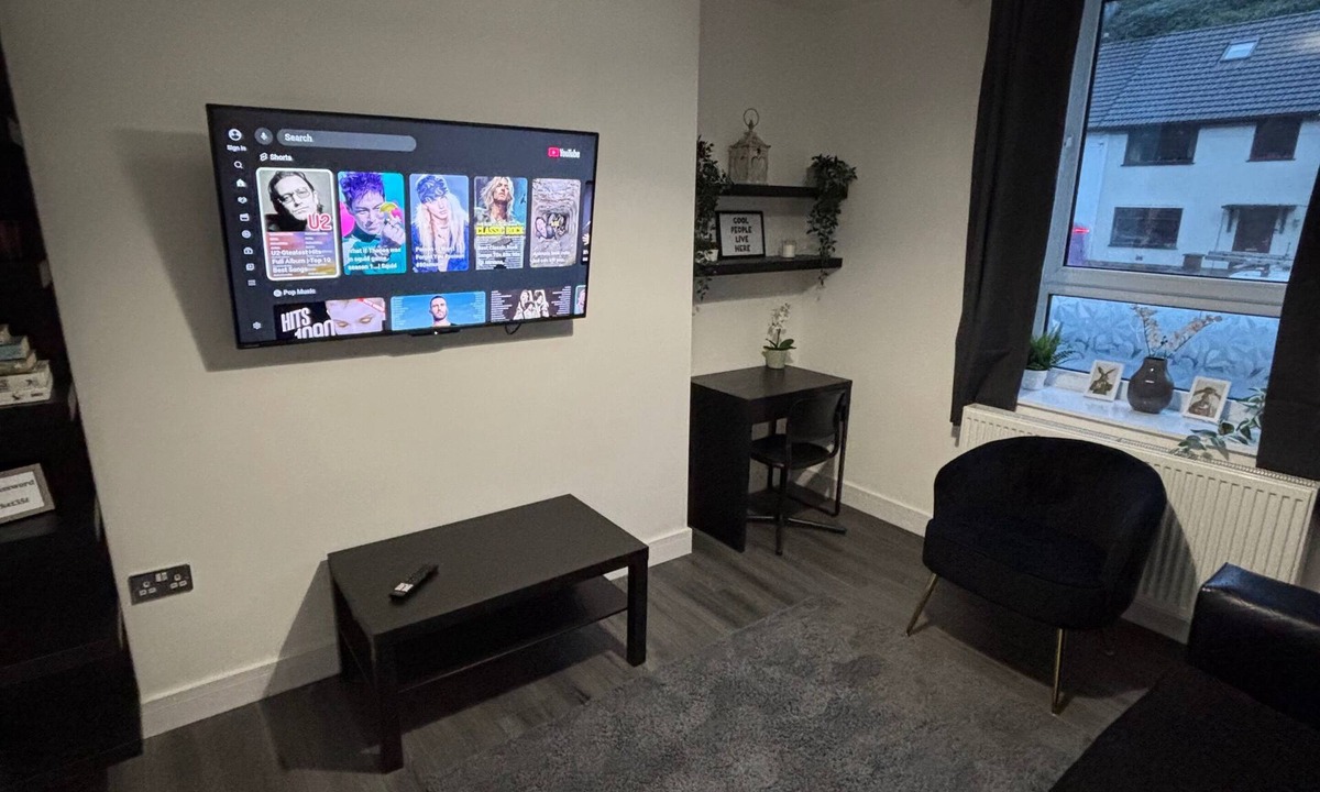 Shawforth House | Shawforth - 2 Beds - Sleeps 4 - Street Parking