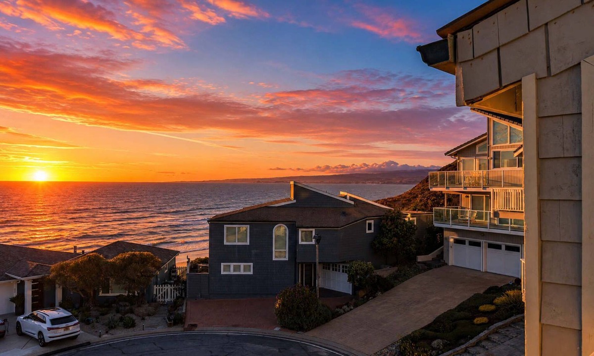 La Selva Beach House | Shore Line Retreat - Next to Manresa State Beach!