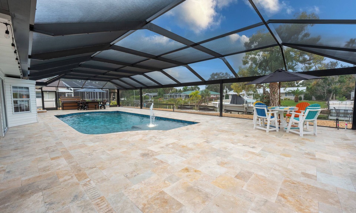 Siesta Key House | SIESTA KEY-Single family home completely updated with in ground pool and cage.
