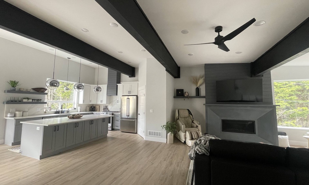 Girdwood House | Ski Condo with Hot Tub & Sauna