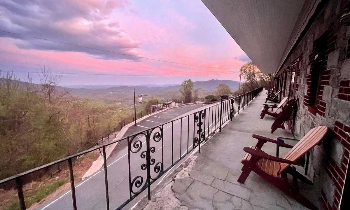Marion Hotel | Skyline Village Inn