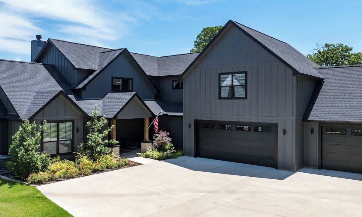 Tool House | Sleeps 20+ | Cedar Creek | Boat/Jetski Rentals