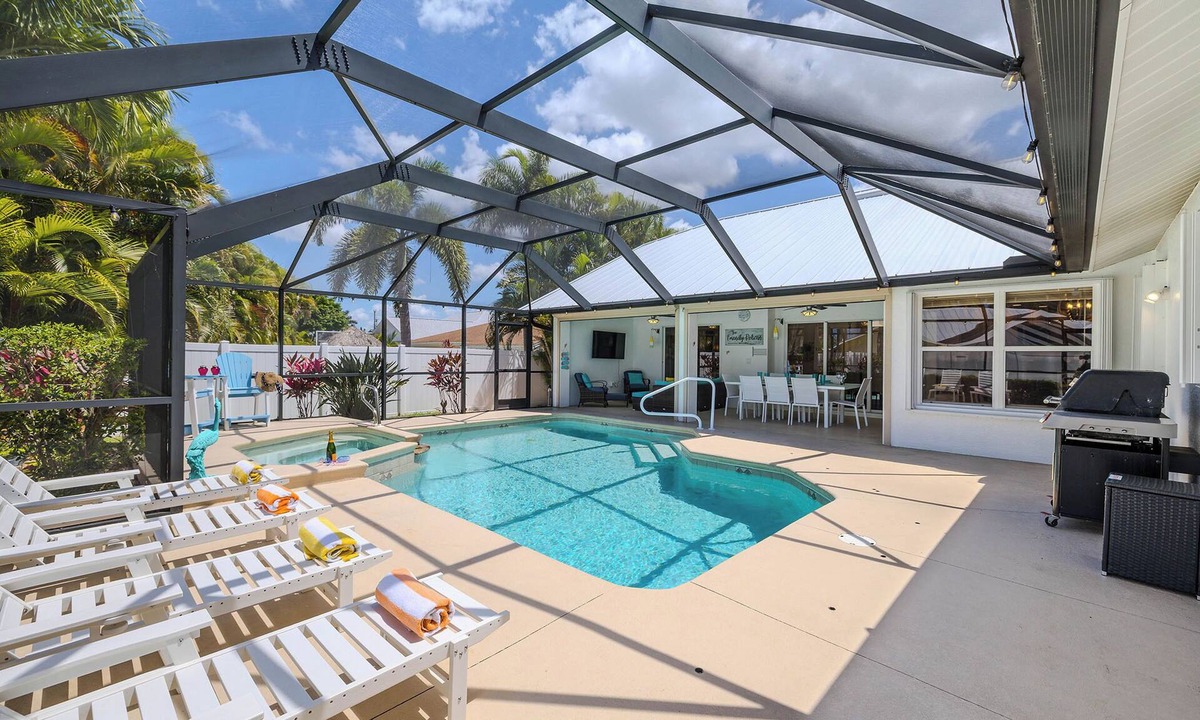 Caloosahatchee Villa | Sleeps up to 10 - game room - pool with hot tub - Stars Vacation Rentals