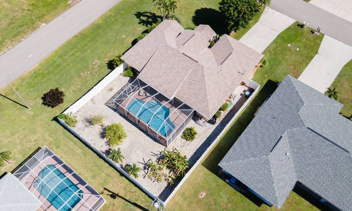 Trafalgar House | Sleeps Up to 6 Guests, Heated Pool, Fenced Yard, Nicely Furnished!