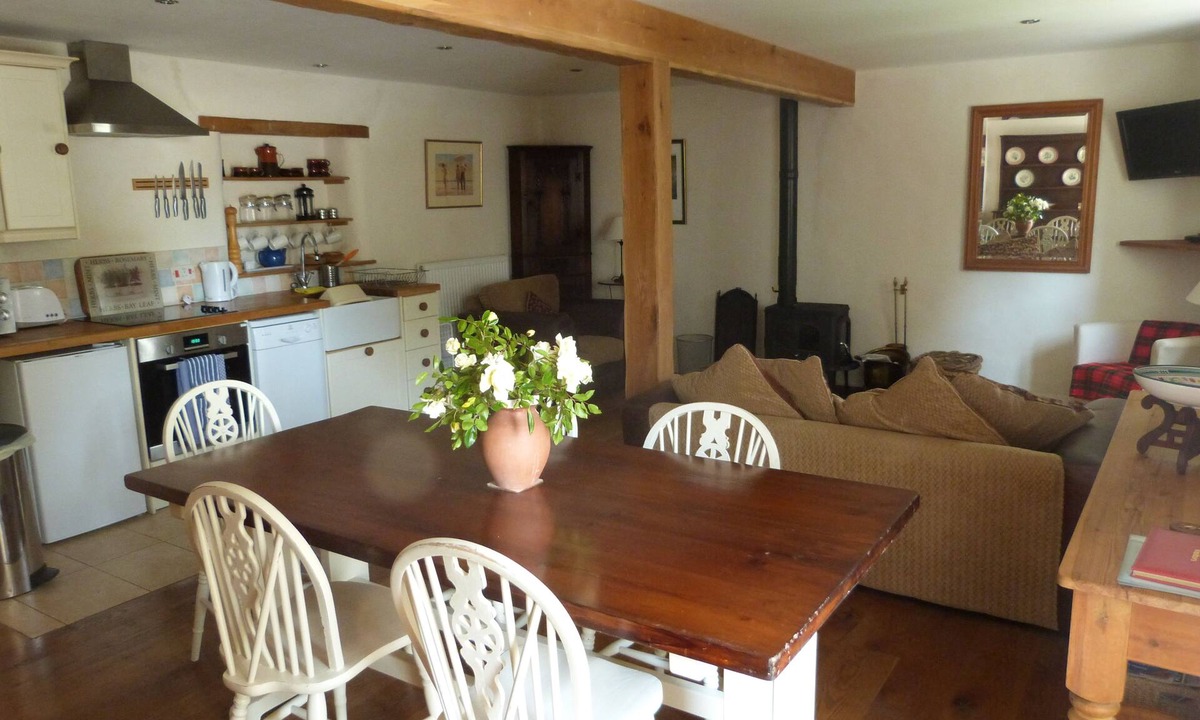 Newton Saint Cyres House | Smart barn conversion. Perfect for beaches, moors, Cornwall and cosy in winter