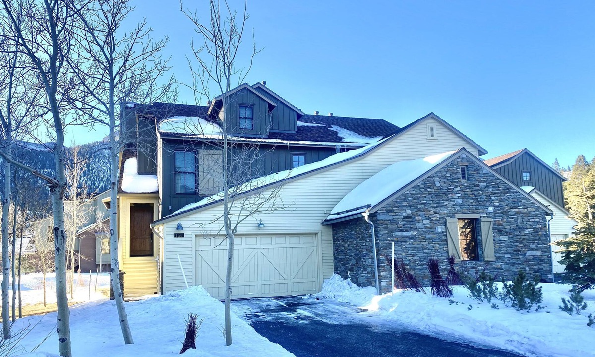 Mammoth Lakes House | Snowcreek Lodges-Panoramic Views! Hot Tub Access! Close to Shuttle!