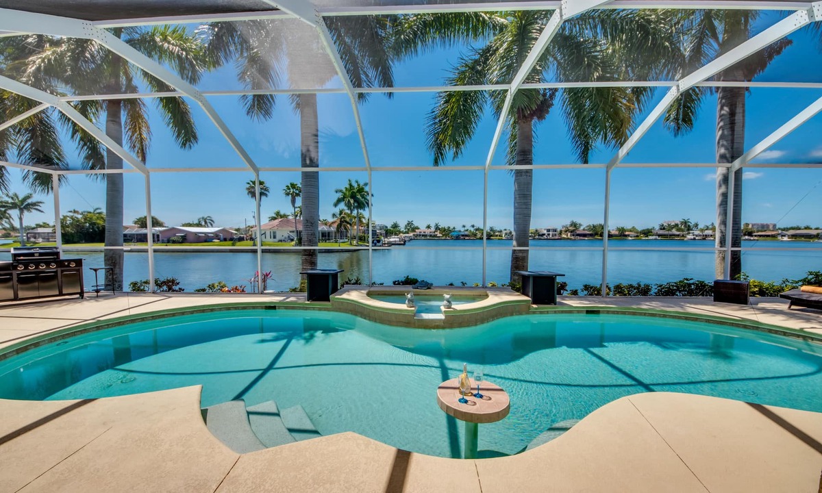 Eight Lakes Villa | South Cape villas with fantastic views in a central location