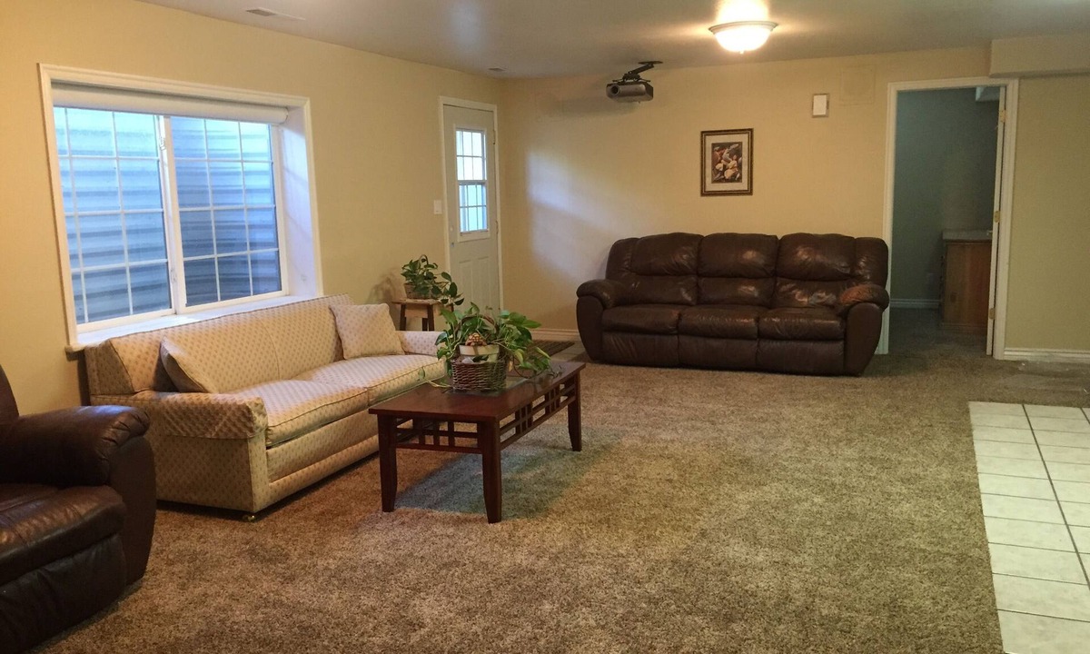 Cedar City Apartment | Spacious 2 Bedroom Basement Apartment w/full Kitchen and large living room. 🚭