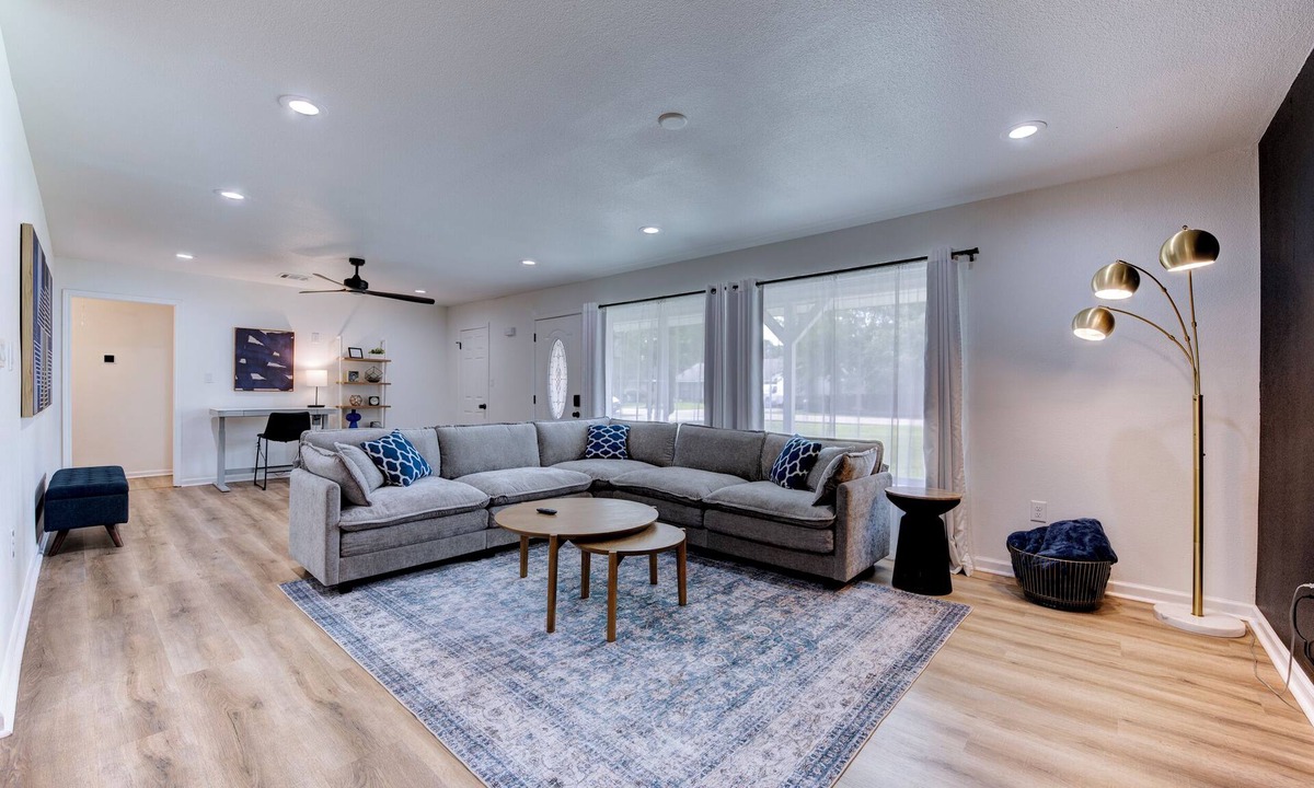 Spring Branch West House | Spacious 3BR near Memorial City, Backyard + Grill + Garage